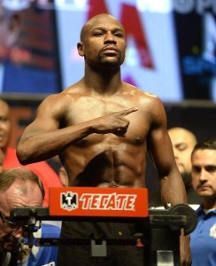 epa04729170 US boxer Floyd Mayweather Jr during the weigh-in at MGM Grand Garden Arena in Las Vegas, Nevada, USA, 01 May 2015. Pacquiao will fight Mayweather Jr. for the WBC welterweight title bout on 02 May in Las Vegas.  EPA/MICHAEL NELSON